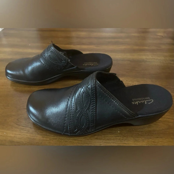 Clarks Bendables  Leather Slip On Clogs Size 8M - Picture 3 of 6